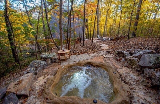 The Bridge House Rock Hot Tub Buffalo River