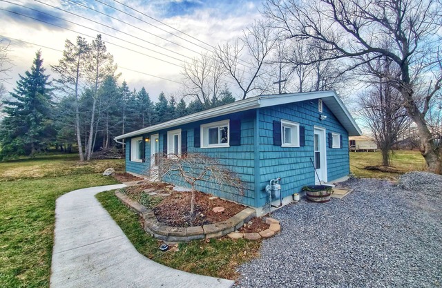 The bungalow @ T. Spex Eyewear is a cozy, convenient stay in Canandaigua!
