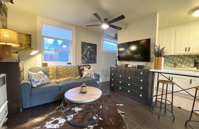 The Chic Guest Retreat in Old Town near CSU!