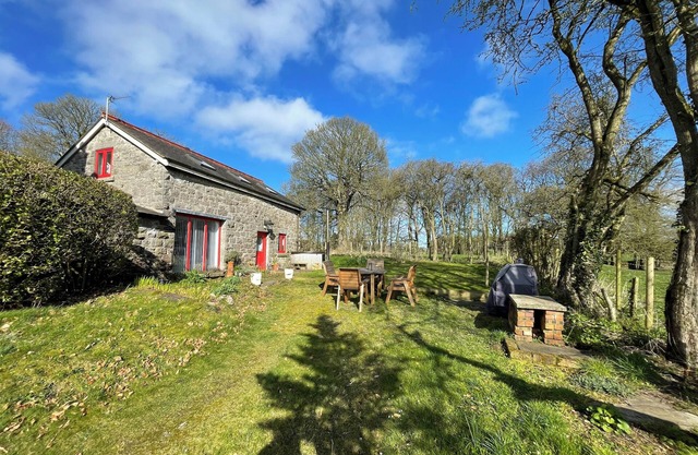 The Coach House North Wales, Amazing Views, Hot Tub and Log Fire