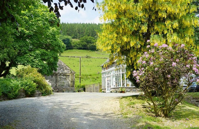 The Coach House - Two Bedroom Cottage, Sleeps 4