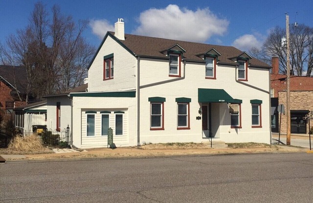 The cottage at Fourth and Elm