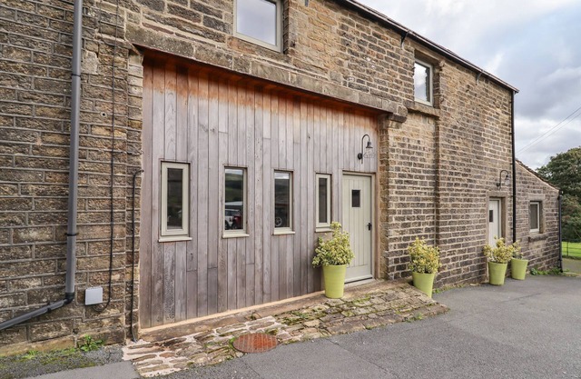 THE COW SHED, with open fire in Holme, Yorkshire