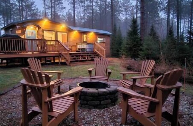 The Cozy Bear w/Hot Tub overlooking Mtn views!