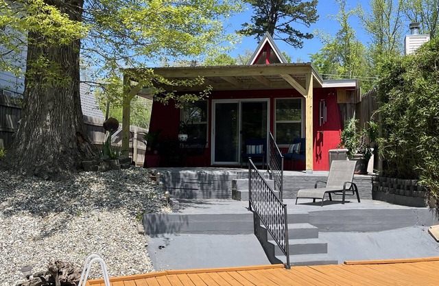 The Cozy Cabin Lake Hamilton~ On the water ~close to Hiking and State Park