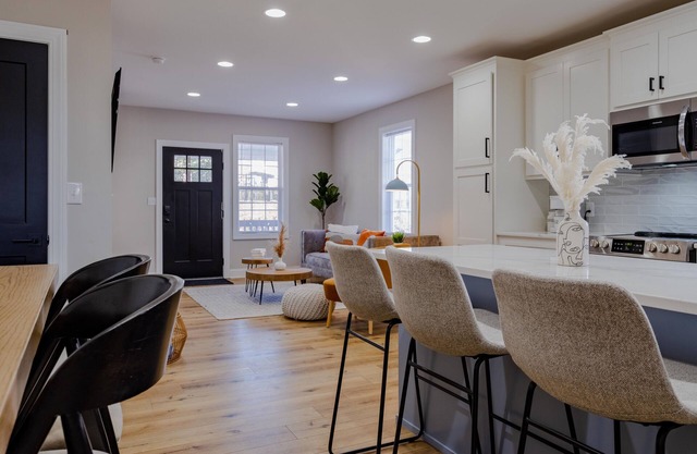 The Cozy Chic WeCo Spot | 3 minutes to Downtown | Steps to WeCo Riverwalk