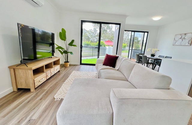 The Cozy Retreat｜ Austral Brand Modern 4 Br Home