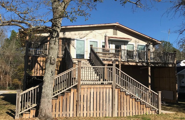The Creek House is super nice and country quiet. Come and enjoy!