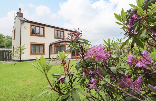 THE CROFT, family friendly, character holiday cottage in Tosside