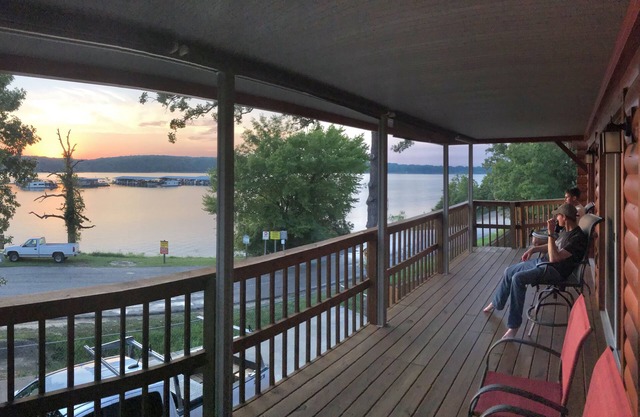 The Dock Holiday Cabin- 3 bed 3 Bath- Sleeps 6 1800