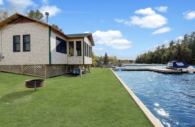 The Eagle's Landing (Waterfront on the Moose River!)