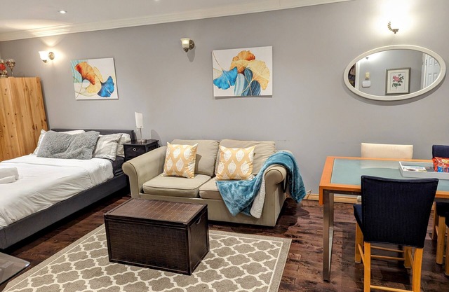 The EthlynGwen- Main Floor with Private entrance and Hot tub