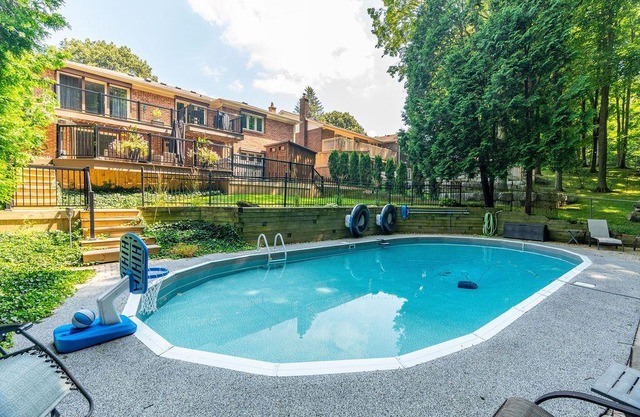 The Executive Suite: Modern Apartment with Pool