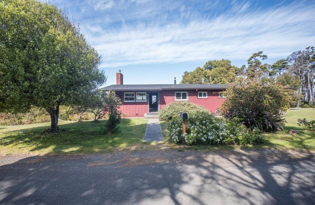 The Fish House - Midcentury Modern - Walk to Beach