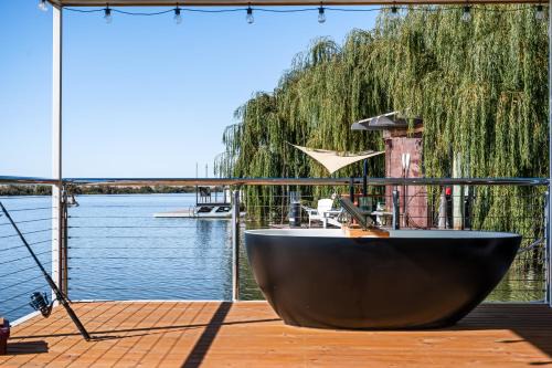 The Float Life - Retreat on Murray River