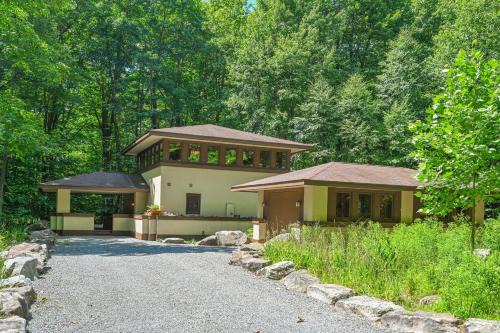 The Frank Lloyd Wright Home @ Deep Creek, MD