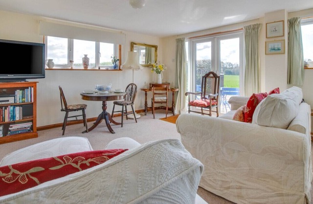 The Garden House - One Bedroom House, Sleeps 2