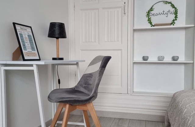 The Getaway - City Center Apartment 10 Minutes from Le Touquet