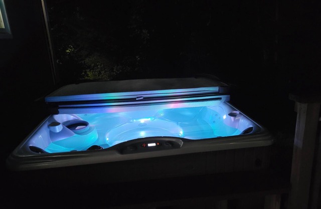 The Getaway House with Hot Tub and Pool. Pet Friendly