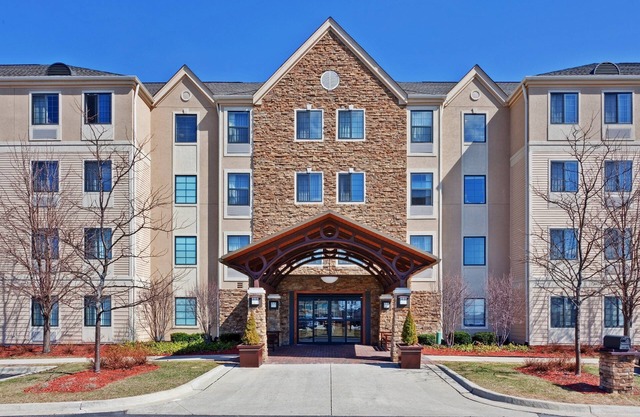 "The Glen" District Suite with A/C | Business Center + Heated Indoor Pool!