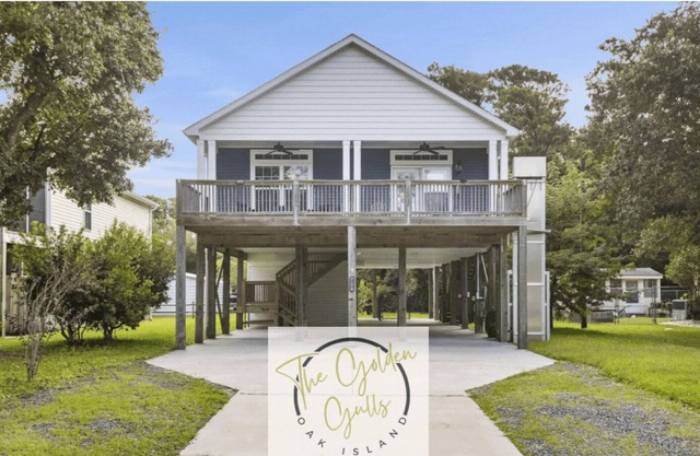 The Golden Gulls -Spacious 3BR/2BA, near shops, food, & beach- LIFT-golfcart