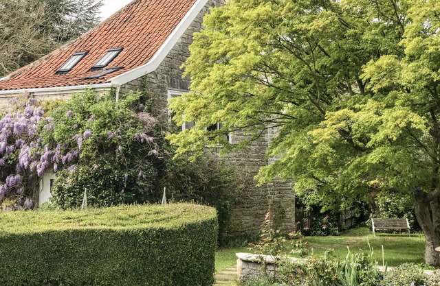 THE GRANARY, family friendly, character holiday cottage in Edington