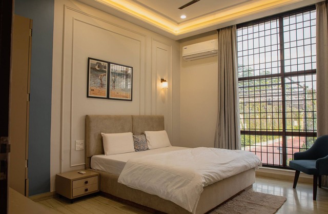 The Hallway is distinguished by its idyllic location between city shores.n