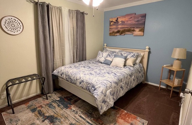 The Happy Hyde Away-Peaceful & Quite Cozy Home!