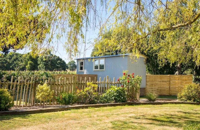 The Hideaway Hut - 1 Bed Shepherds Hut - Dodmarsh