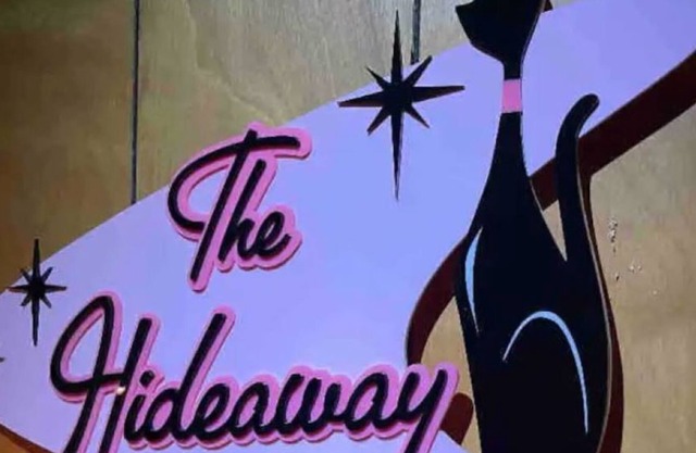 The Hideaway, super cute 50’s mid mod apartment