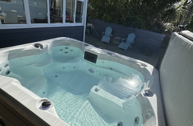 The Hideaway, with optional hot tub hire - sleeps 4