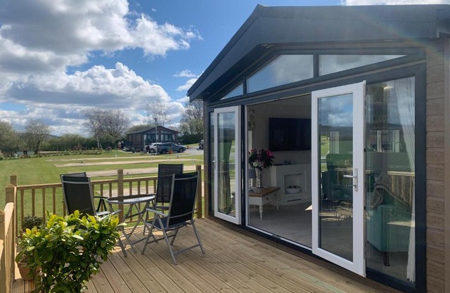 The Hollin Retreat at Hollin Barn Lodge Park