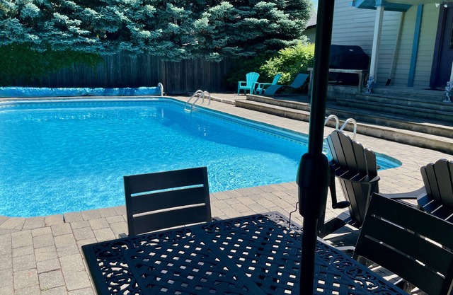 The Homestead - Luxury Cottage with Heated Pool in Historic Old Town NOTL