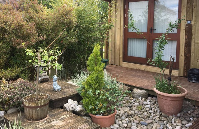 THE HONEYPOT, pet friendly, with a garden in Pembroke