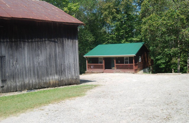The Hot Tub Cabin at the Barn @ LakePointe Resort - no cleaning fees!