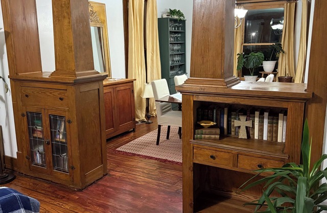 The Inn on Main Fairfax - 4 bedroom, 4.5 bed house with 100 year old charm