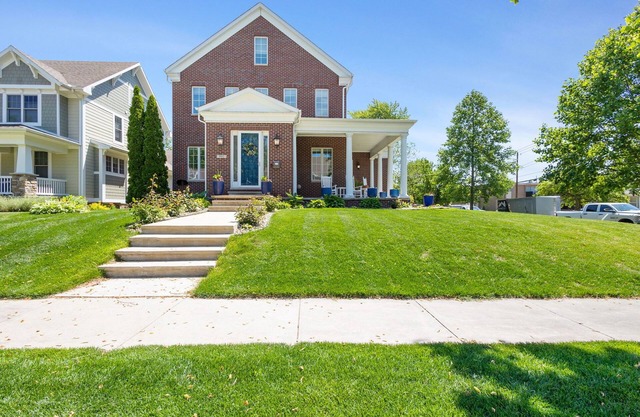 The Irish Grand | 4BR Home | 0.5 Mi to Campus | Sleeps 20