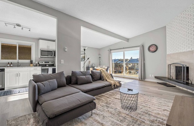 The Jasper - Modern & Spacious!