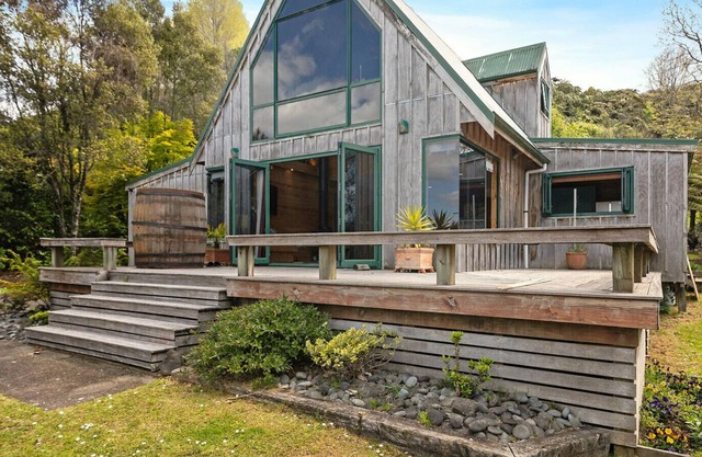 The Lakeview Chalet Tarawera Holiday 