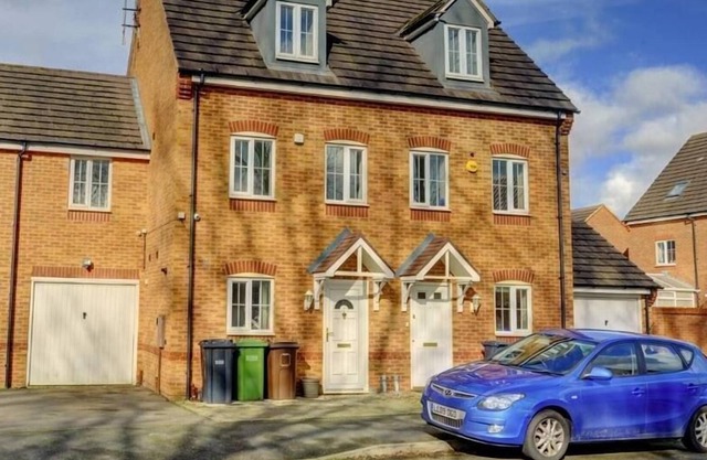 The Leyburn | Large Executive House | Parking & Garden | Short Term Let by SILVA