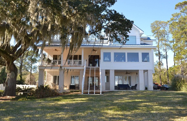 The Lighthouse at Sunbury w/Deep Water Private Dock for your Boat