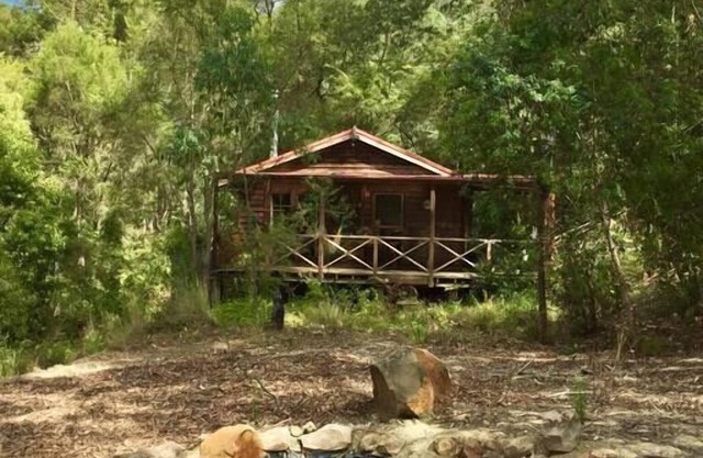 The Lilypond - a beautiful escape with log fire & spa bath surrounded by nature.
