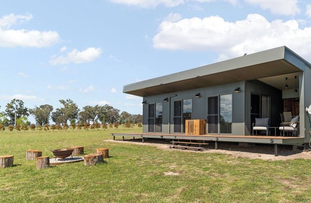 The Linburn Cottage of luxury nWine, relaxation and country charm.