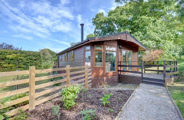 The Lodge - Three Bedroom House, Sleeps 4
