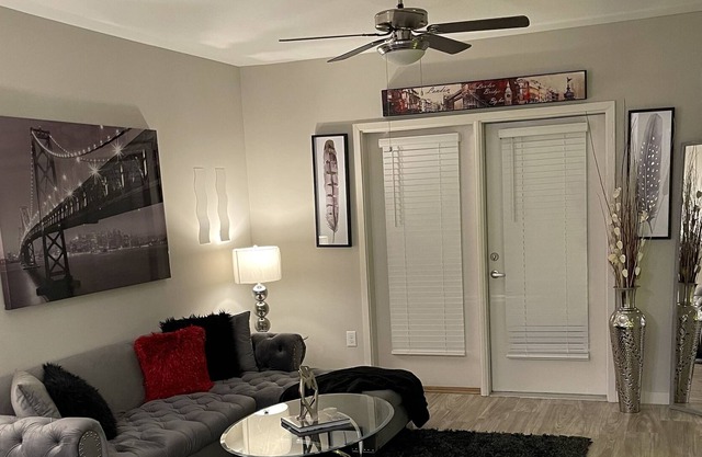 *The London Modern Luxury Rental* ATLANTA/POOL/BALCONY