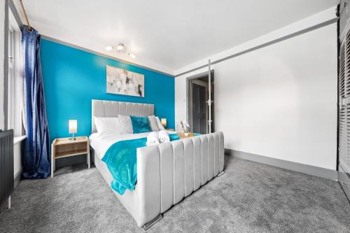 The Lynx Landing - Stylish 3 BR - Free Parking - Near Harry Potter Studios