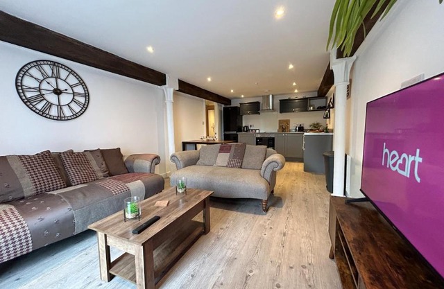The Maltings - Contemporary 2 bedroom apartment with en-suite