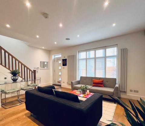 The Mews house in Muswell Hill with private parking