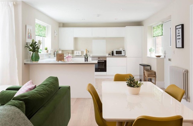 The Mews - sleeps 4 guests in 2 bedrooms