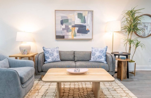 The Modern Independent: Stylish, Premier Comfort
